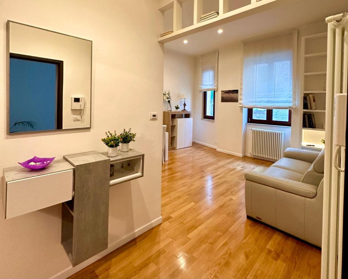 Sisters' Home - Appartamento Nel Centro Storico Con Terrazzo, Aria Condizionata E Vasca Da Bagno Siena Zewnętrze zdjęcie